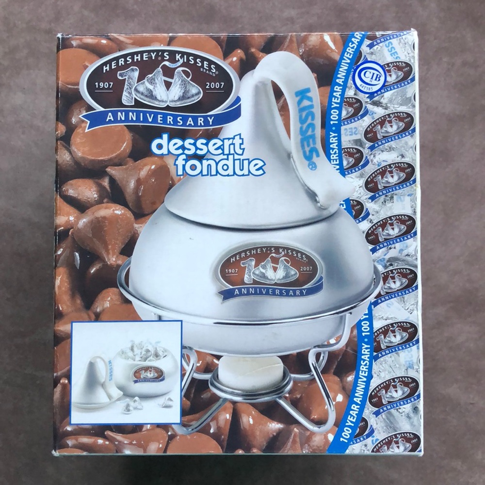 HERSHEY’S KISSES DESSERT FONDUE SET (New)